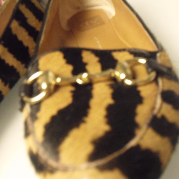 womens flats/slip ons/animal print by Dolce Vita - Picture 3 of 5